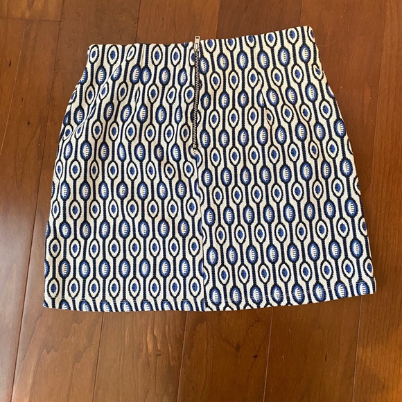 H&M geometric pattern mini skirt size 4 - Picture 2 of 3